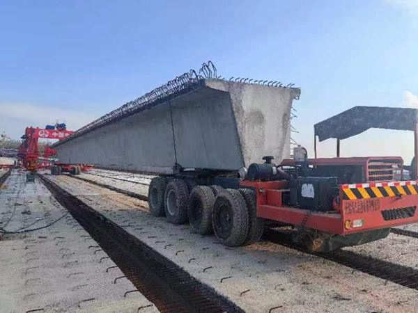 220噸運梁車運輸190噸梁片
