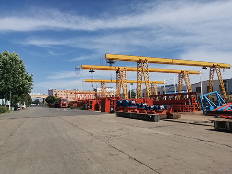 起重機(jī)司機(jī)操控室堆放區(qū)域