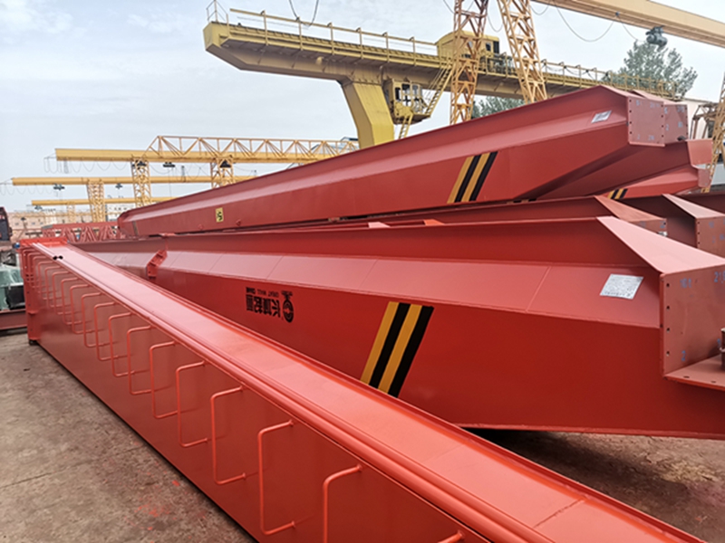 橋門式起重機(jī)堆放貨場(chǎng)