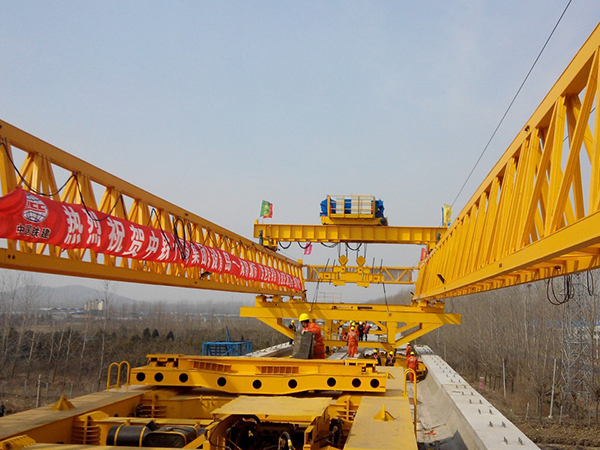 32-250輕軌U梁架橋機